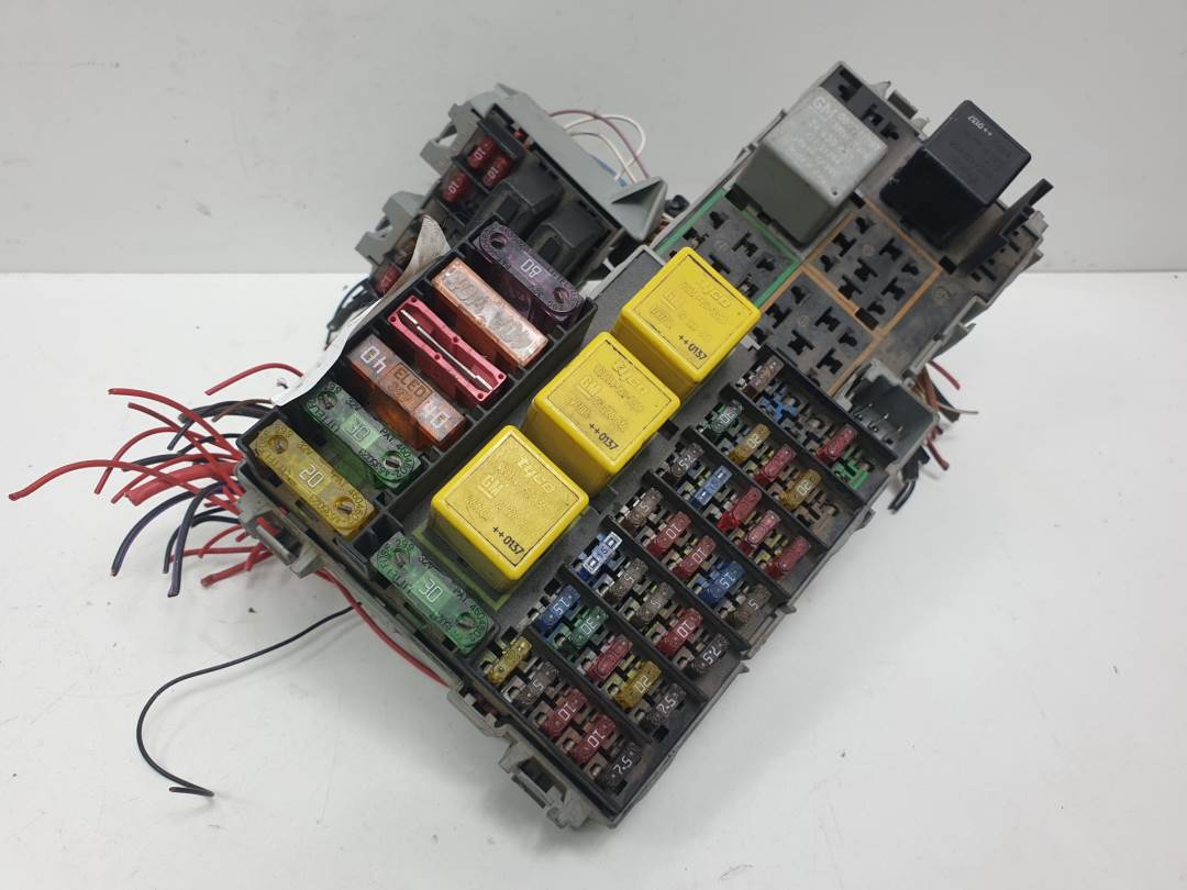 CAJA RELES / FUSIBLES